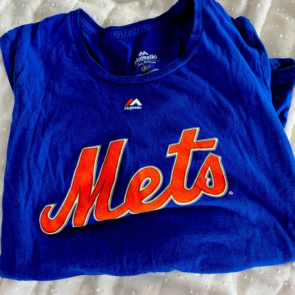 Woman’s NY Mets shirt. Large